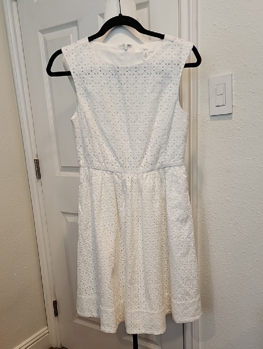 1901 Milk White Eyelet Fit-and-Flare Dress Size 2